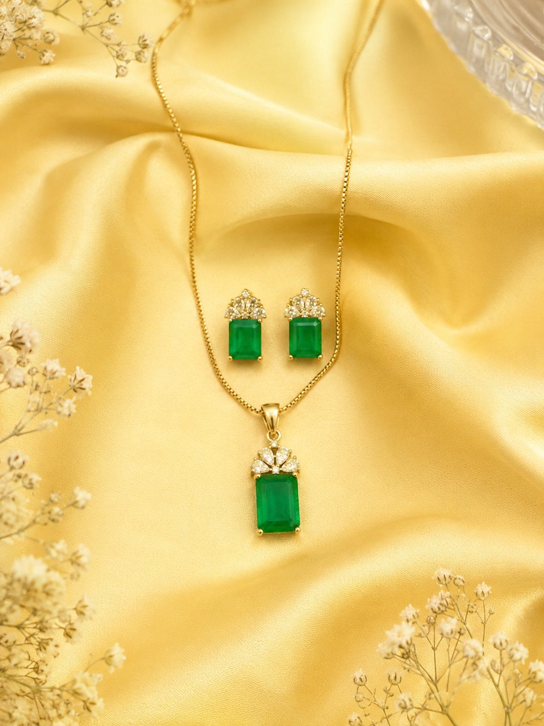 Royal Antique Emerald Pendant Set
