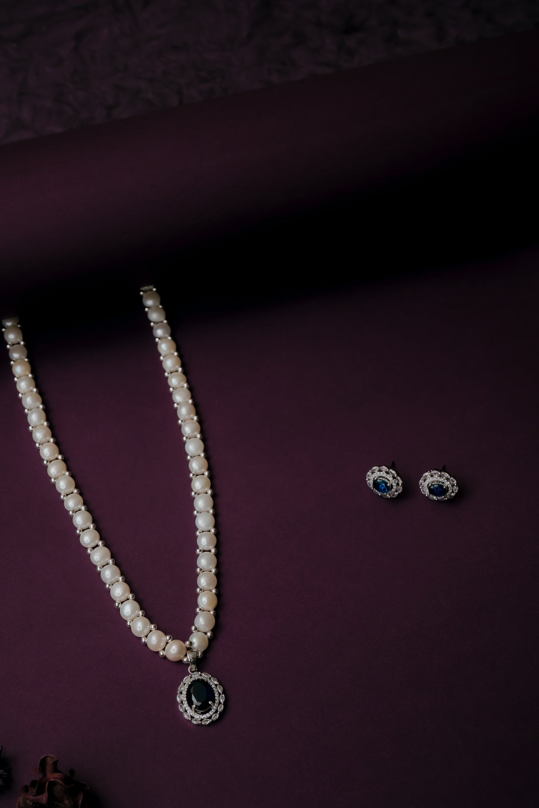 Nilanjana Single line Button Pearls Set