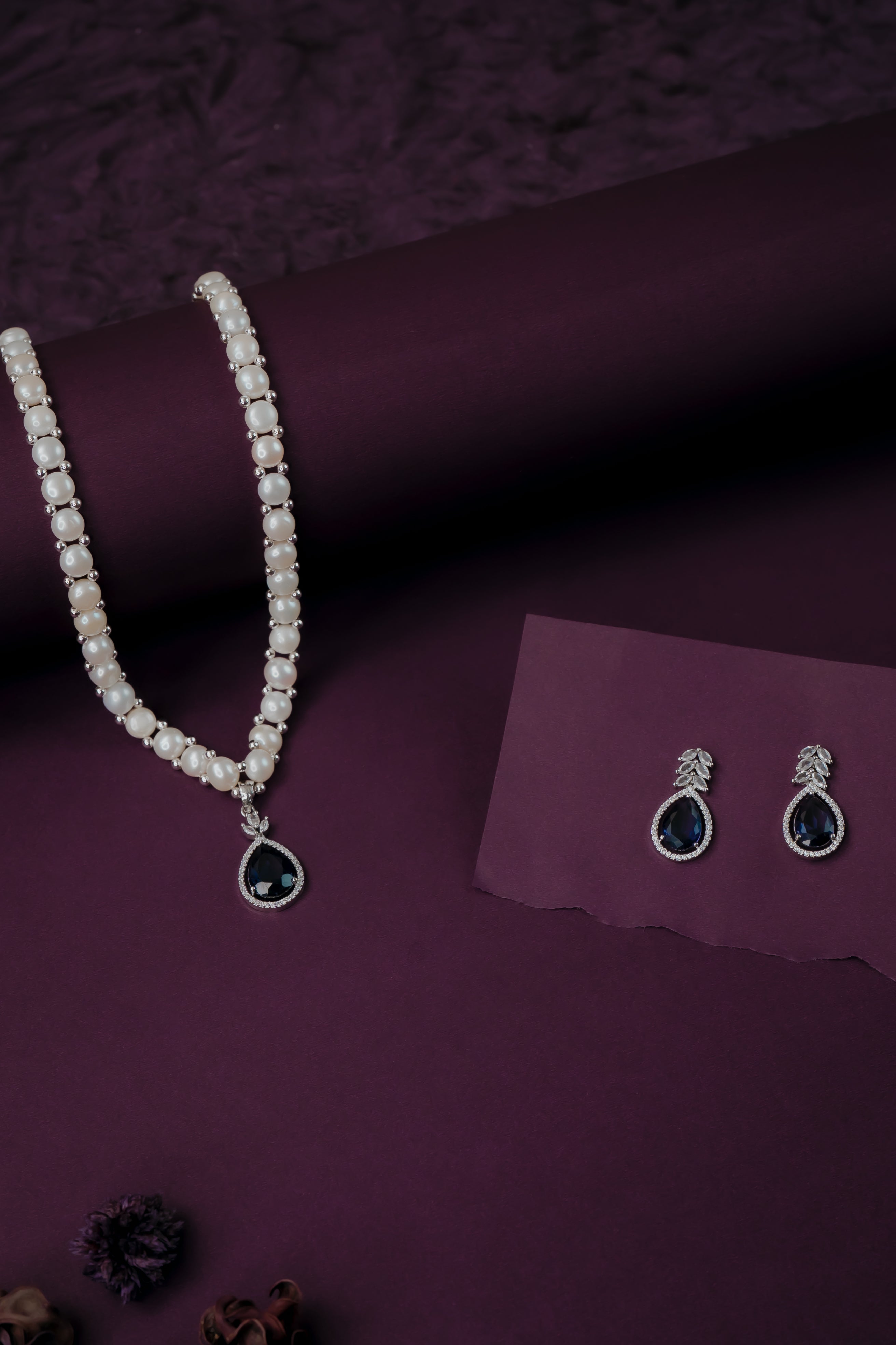 Indigo Glow Single Line Button Pearls Set