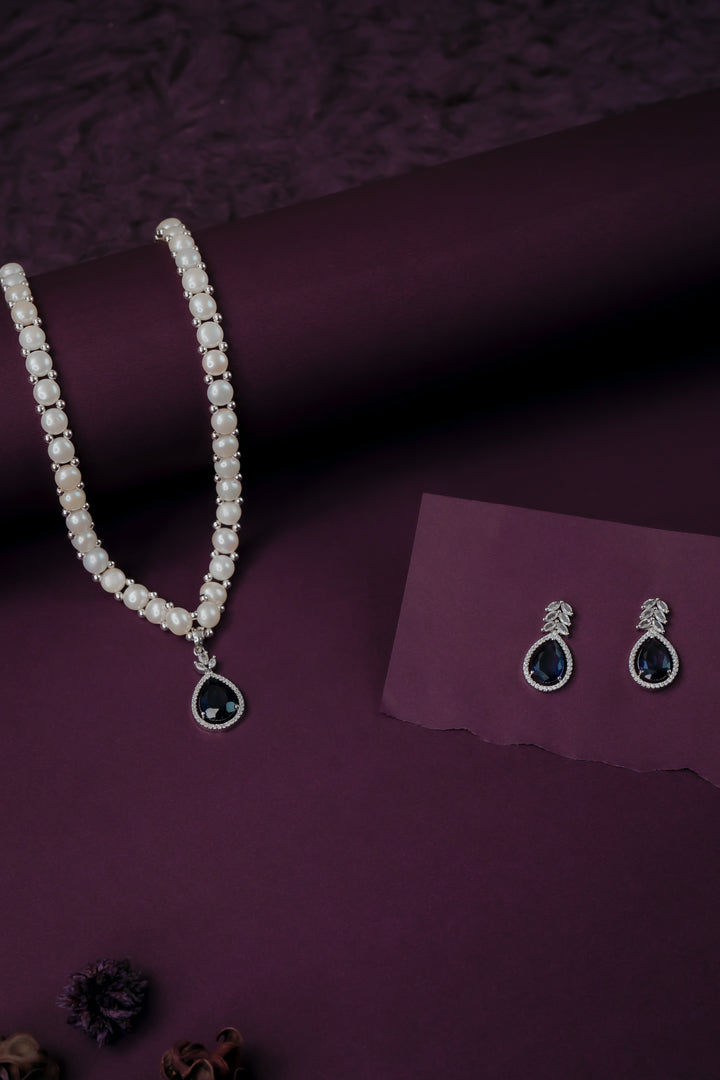 Indigo Glow Single Line Button Pearls Set