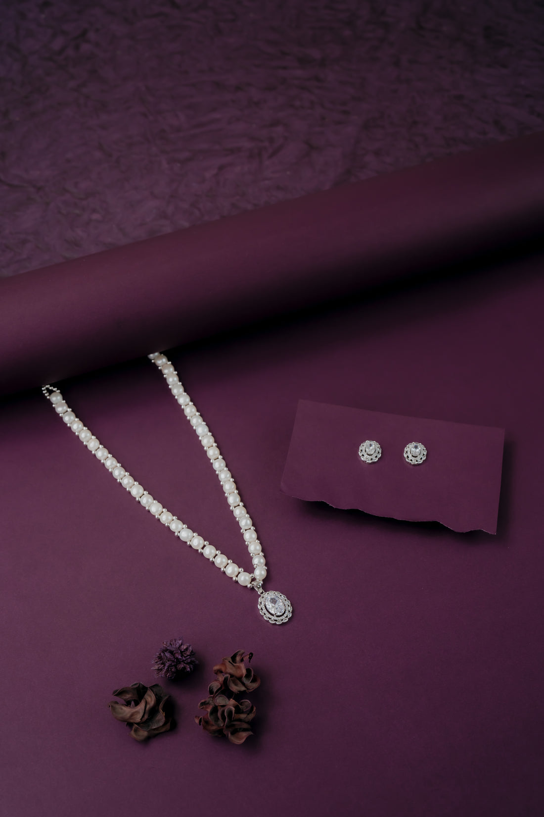 Ivory Glow Single Line Button Pearls Set