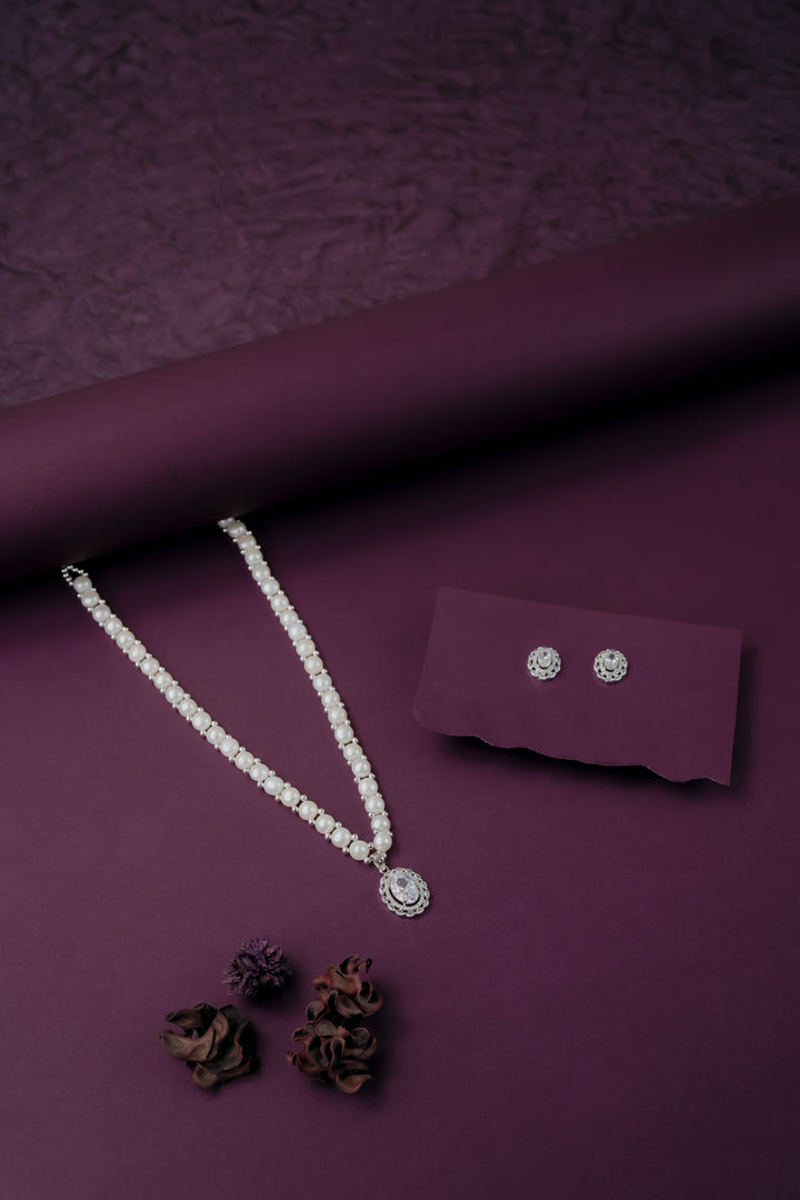 Ivory Glow Single Line Button Pearls Set