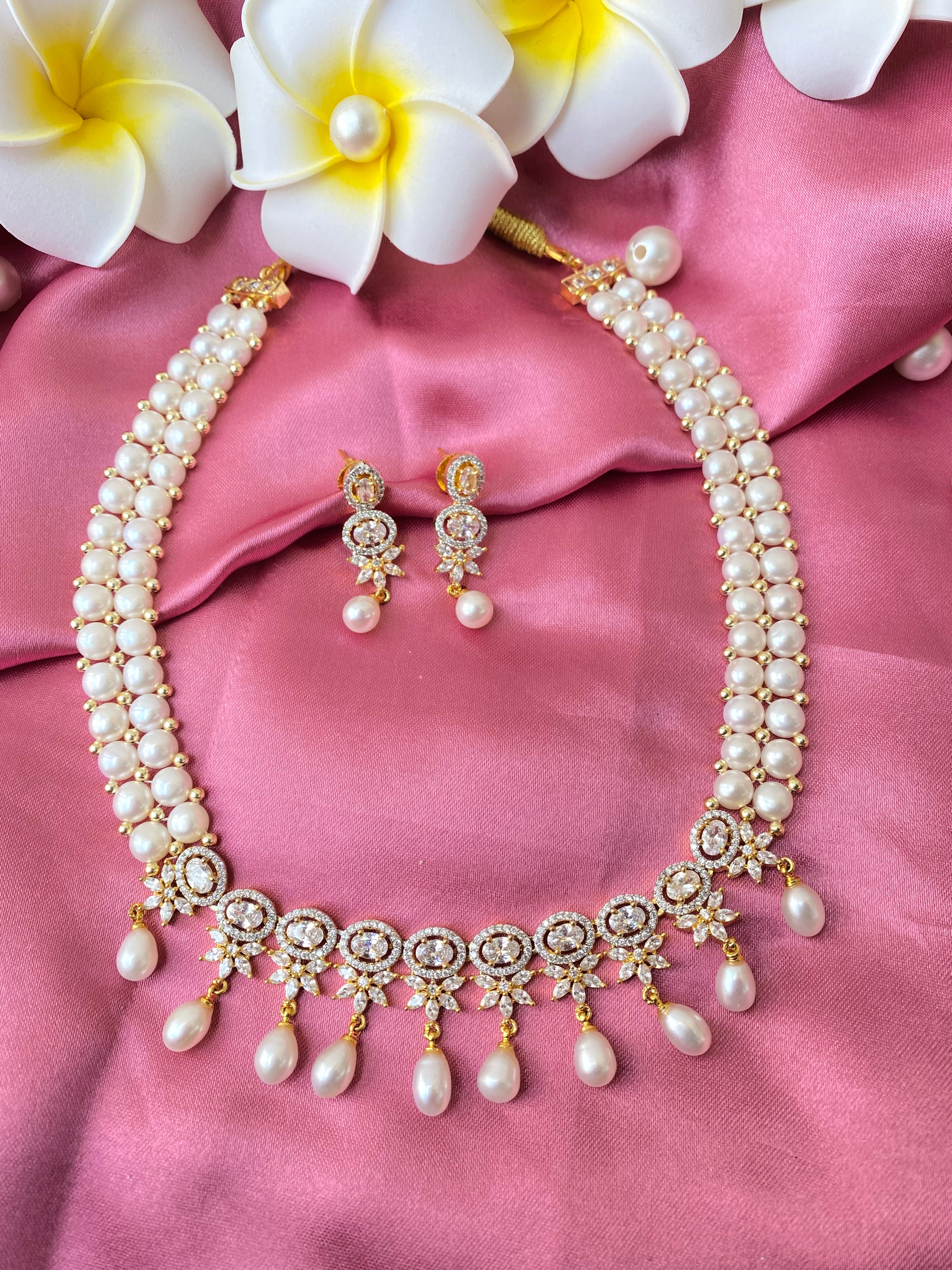 Regal Emerald Green Pearl Necklace Set