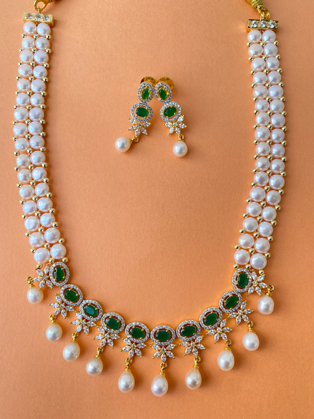 Regal Emerald Green Pearl Necklace Set