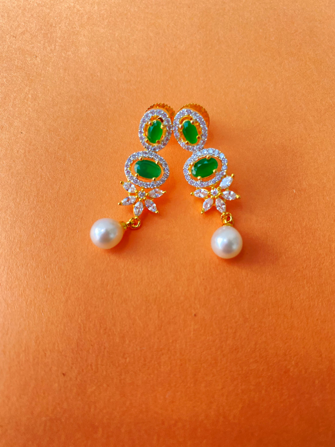 Regal Emerald Green Pearl Necklace Set