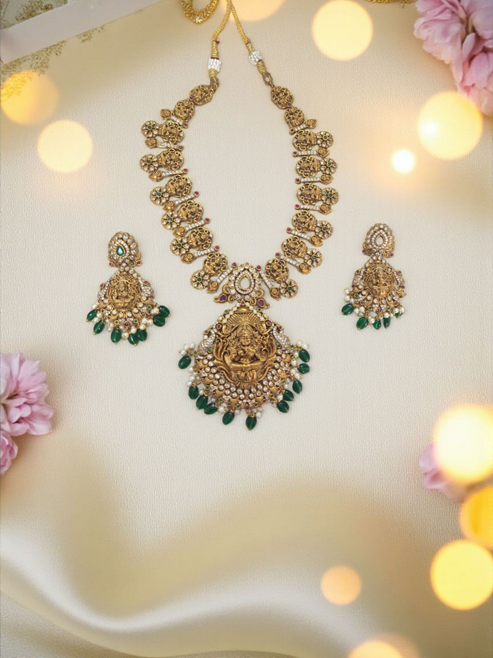 Ambika Short Haar Set