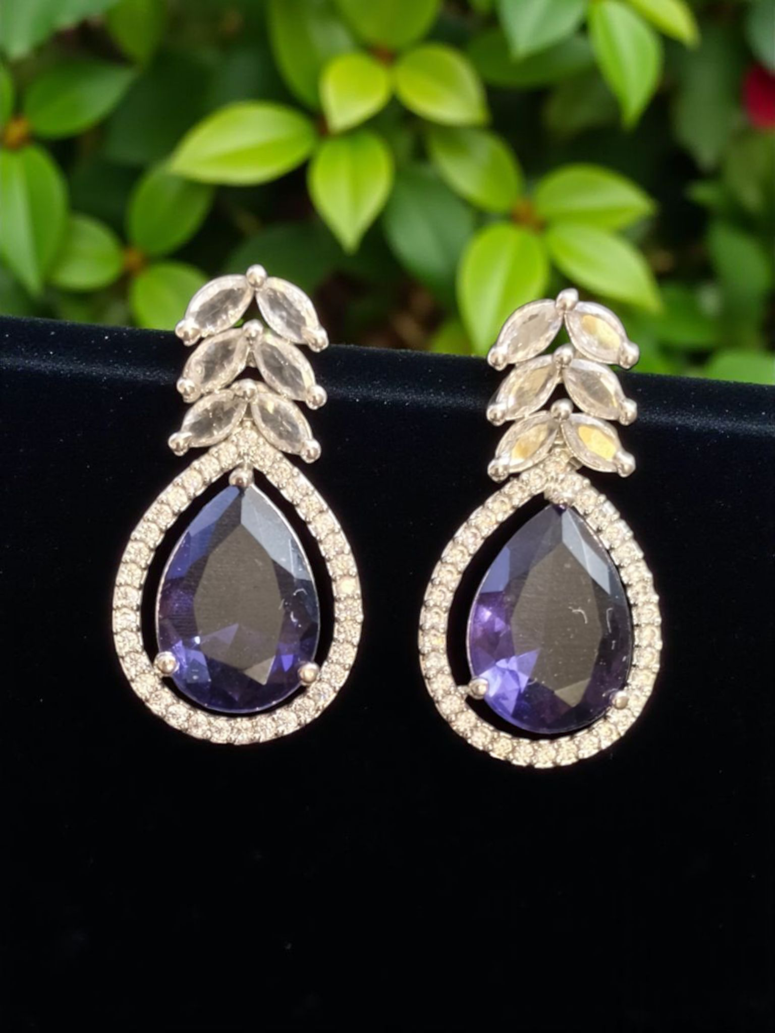 Indigo Glow Single Line Button Pearls Set