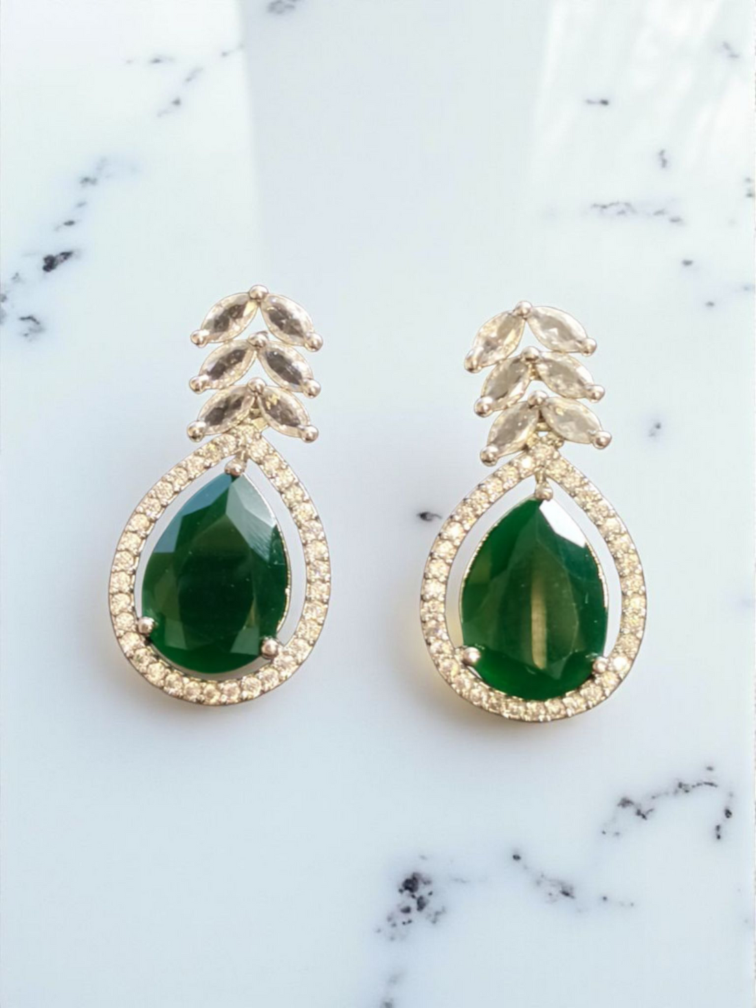 Mahreen Glow Single Line Button Pearls Set